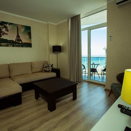 Holiday Lux Sea Towers Batumi Esterno foto