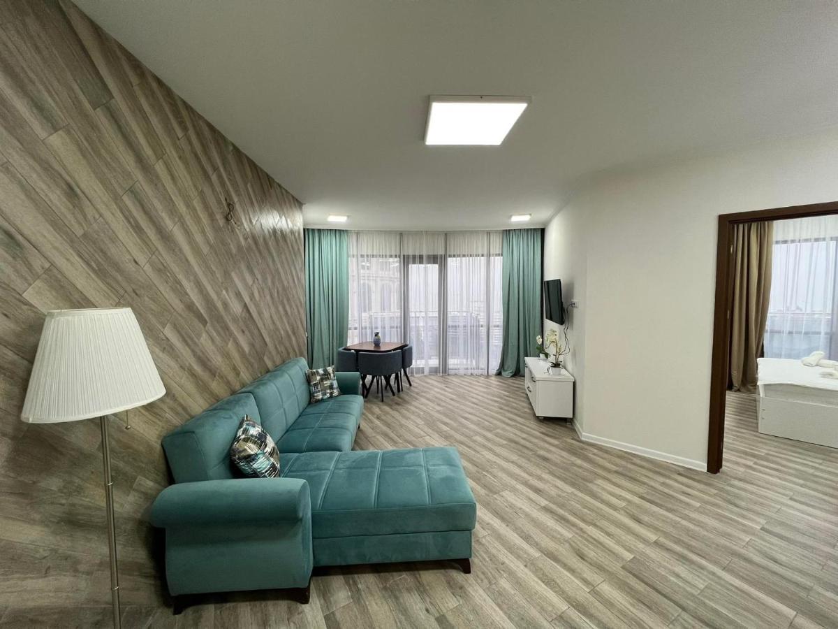 Holiday Lux Sea Towers Batumi Esterno foto