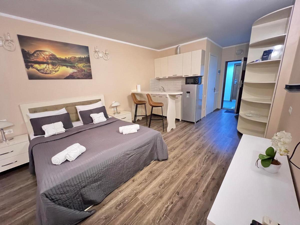 Holiday Lux Sea Towers Batumi Esterno foto