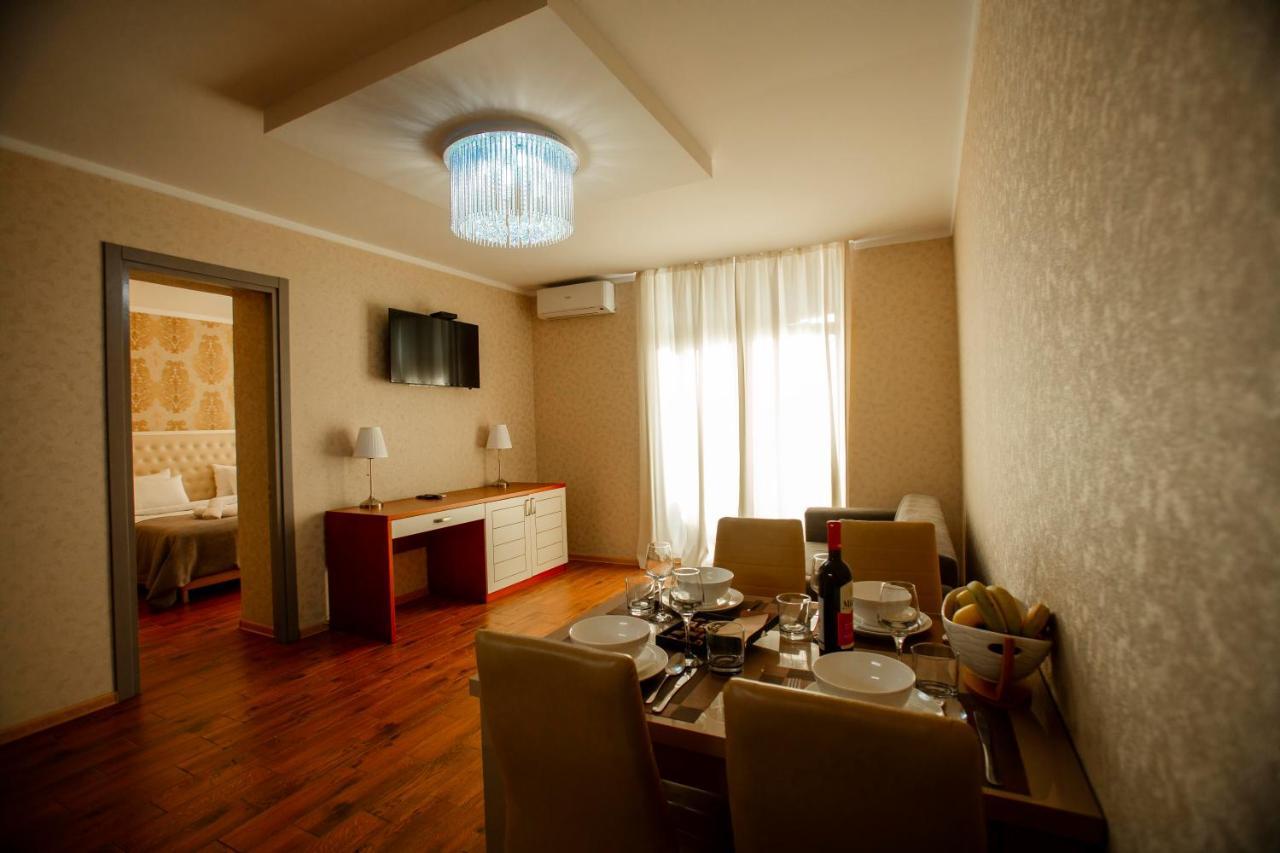 Holiday Lux Sea Towers Batumi Esterno foto