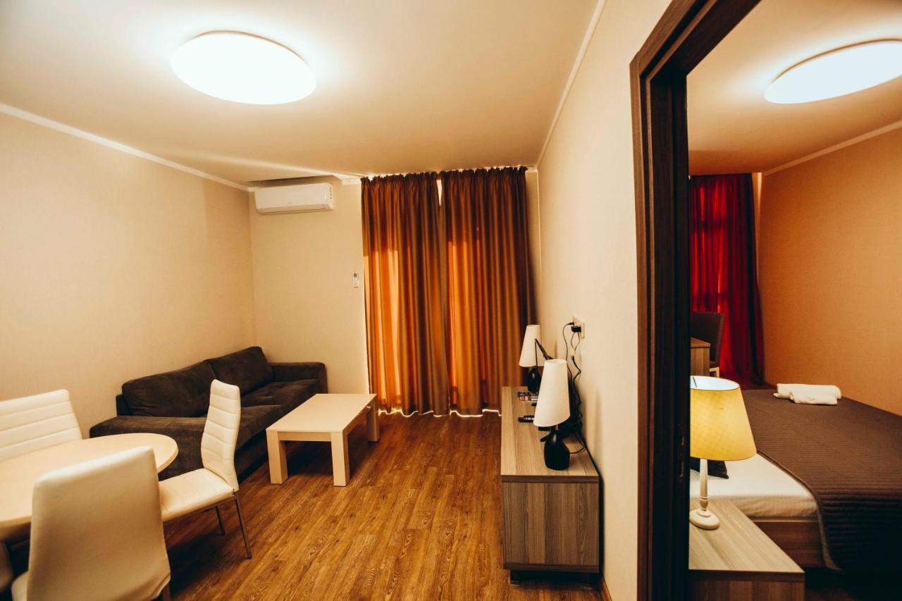 Holiday Lux Sea Towers Batumi Esterno foto
