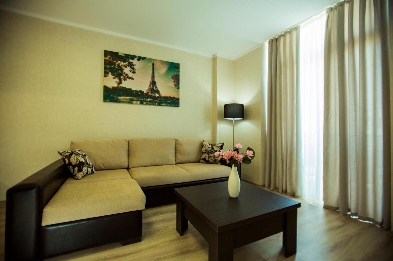 Holiday Lux Sea Towers Batumi Esterno foto