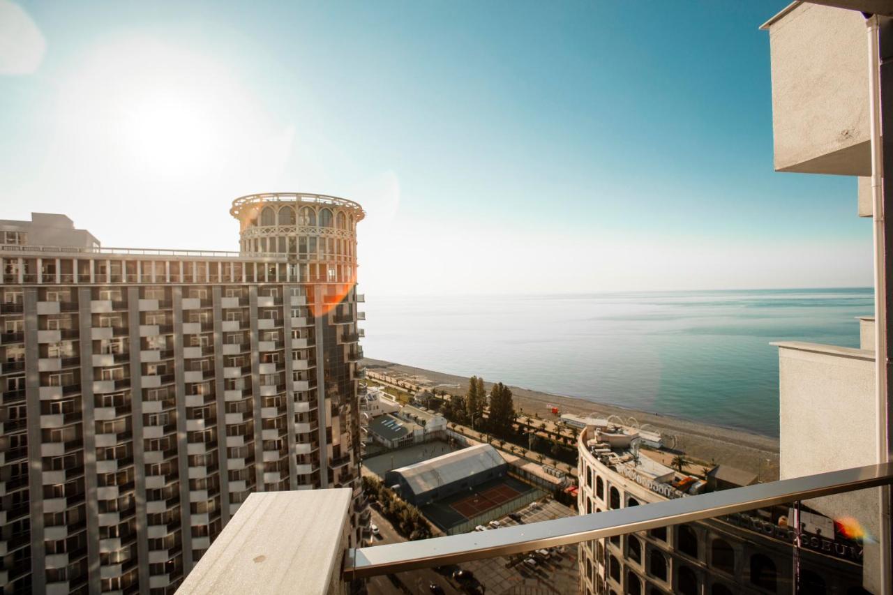 Holiday Lux Sea Towers Batumi Esterno foto