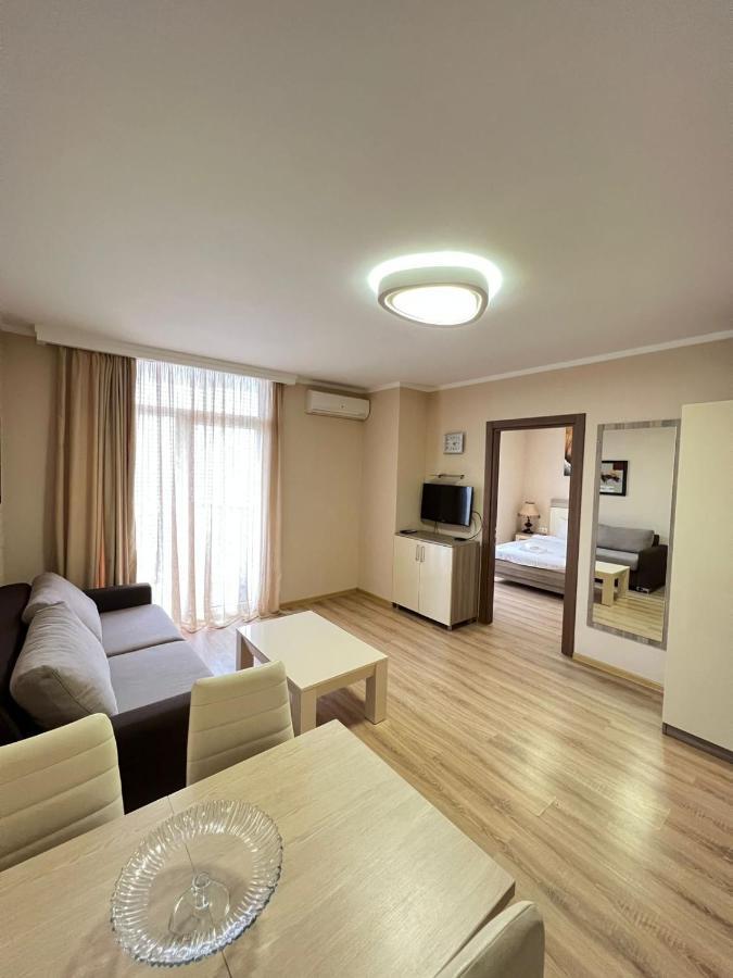 Holiday Lux Sea Towers Batumi Esterno foto