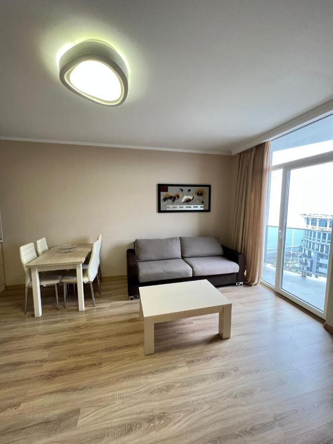 Holiday Lux Sea Towers Batumi Esterno foto