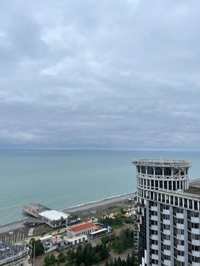Holiday Lux Sea Towers Batumi Esterno foto