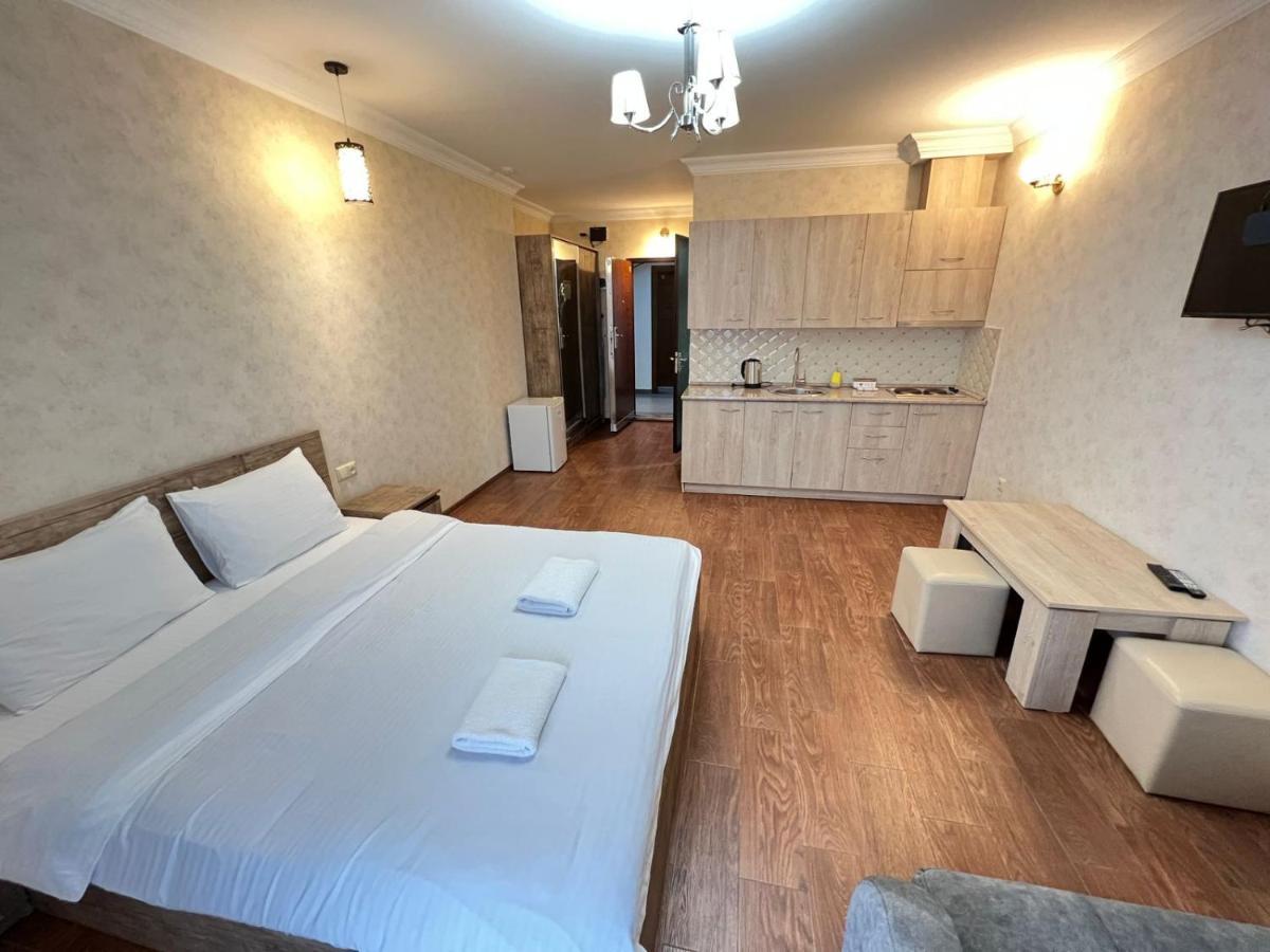 Holiday Lux Sea Towers Batumi Esterno foto