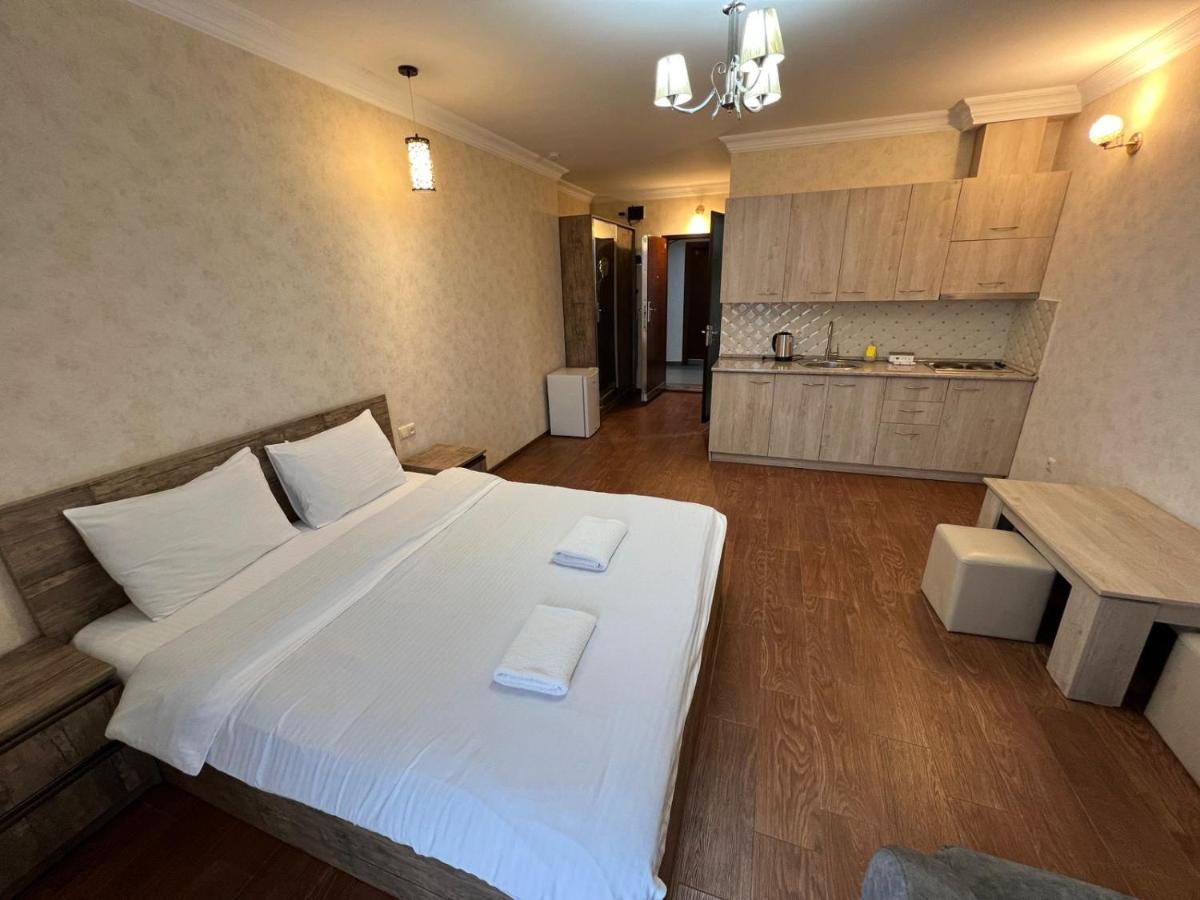 Holiday Lux Sea Towers Batumi Esterno foto