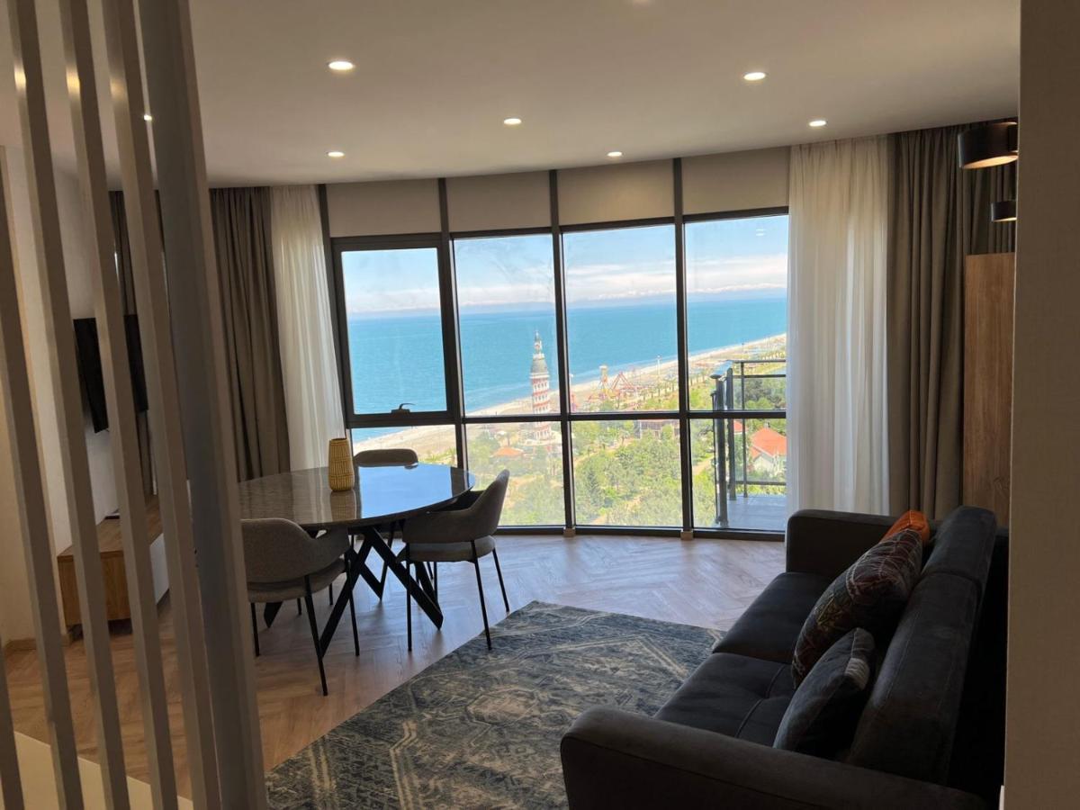 Holiday Lux Sea Towers Batumi Esterno foto
