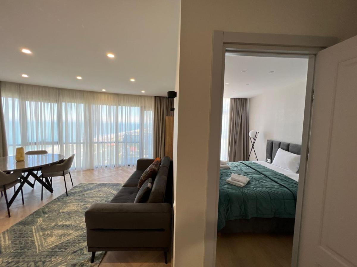 Holiday Lux Sea Towers Batumi Esterno foto