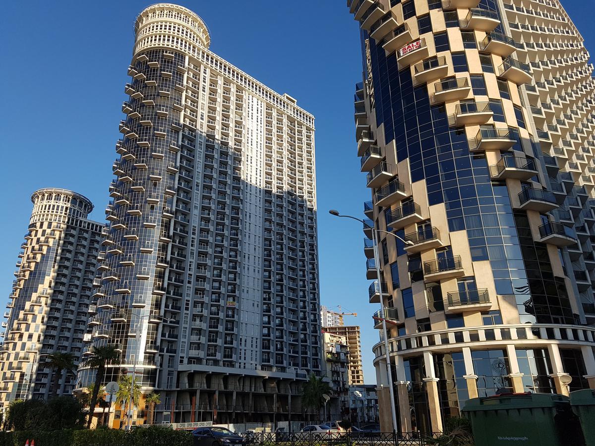 Holiday Lux Sea Towers Batumi Esterno foto