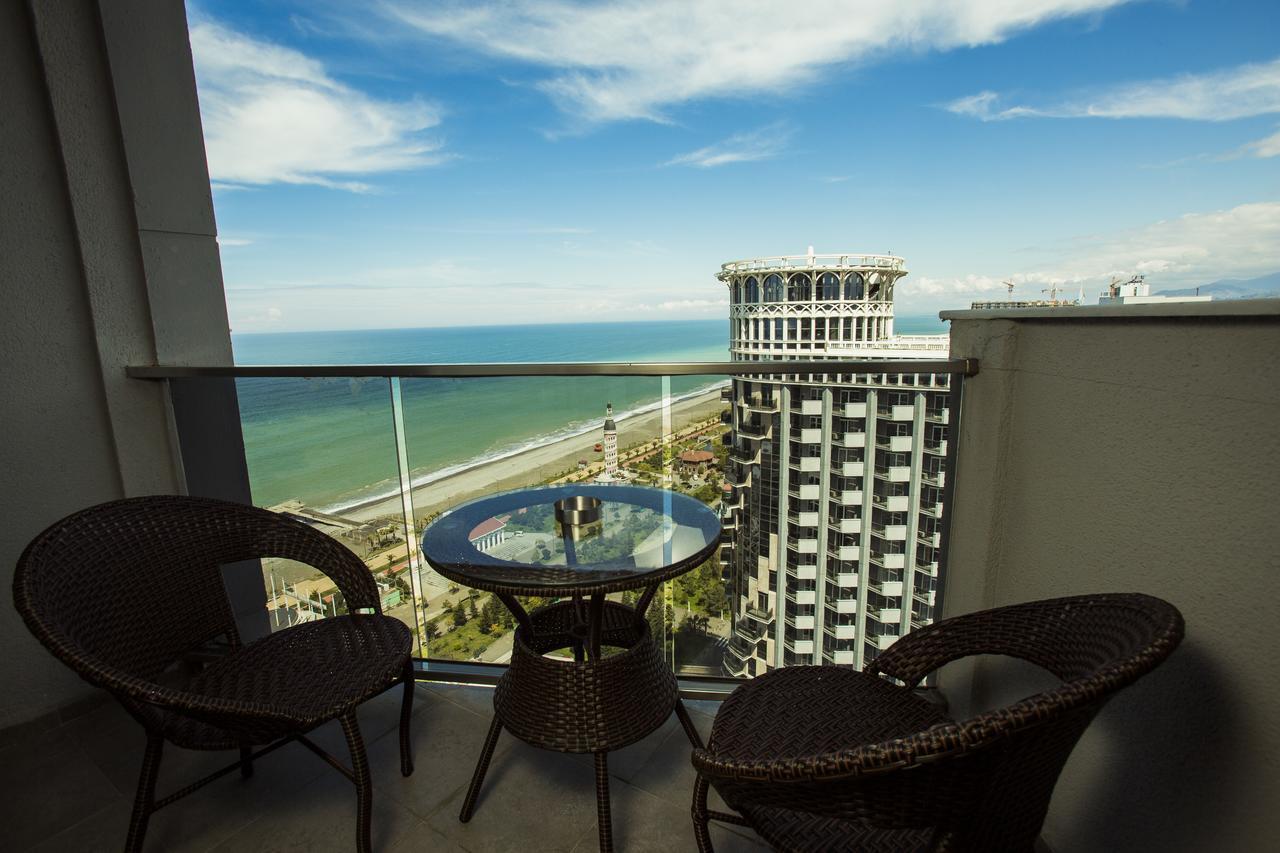 Holiday Lux Sea Towers Batumi Esterno foto