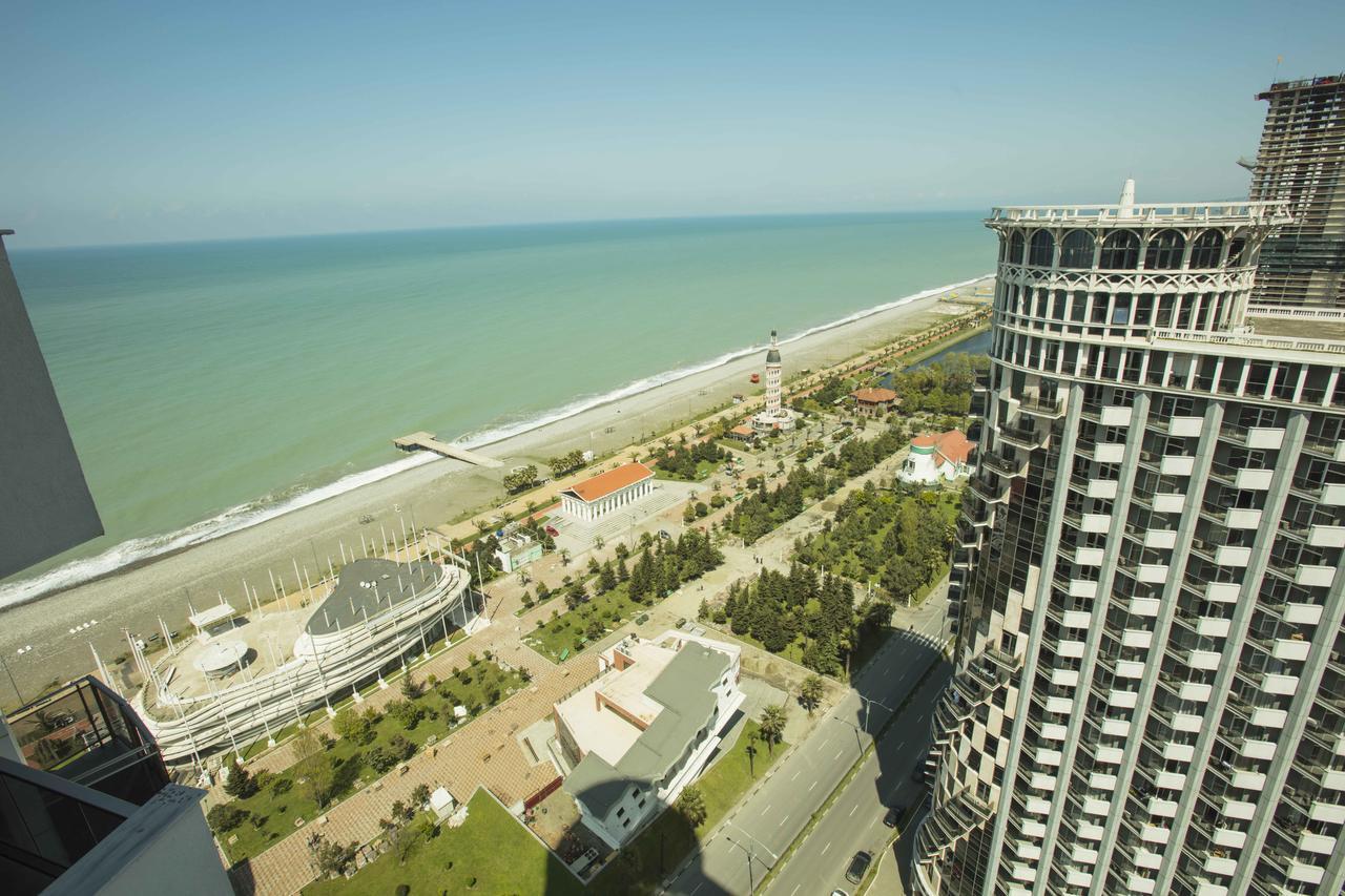 Holiday Lux Sea Towers Batumi Esterno foto
