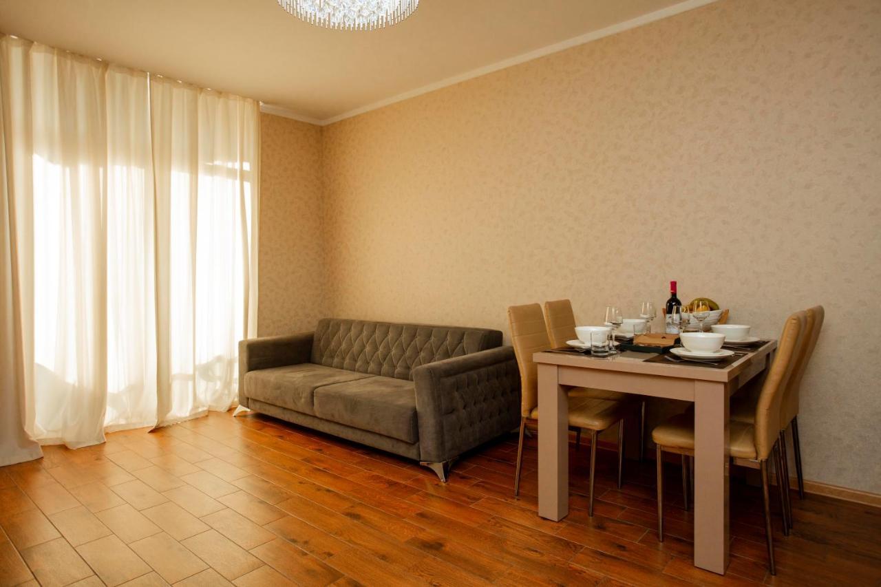 Holiday Lux Sea Towers Batumi Esterno foto