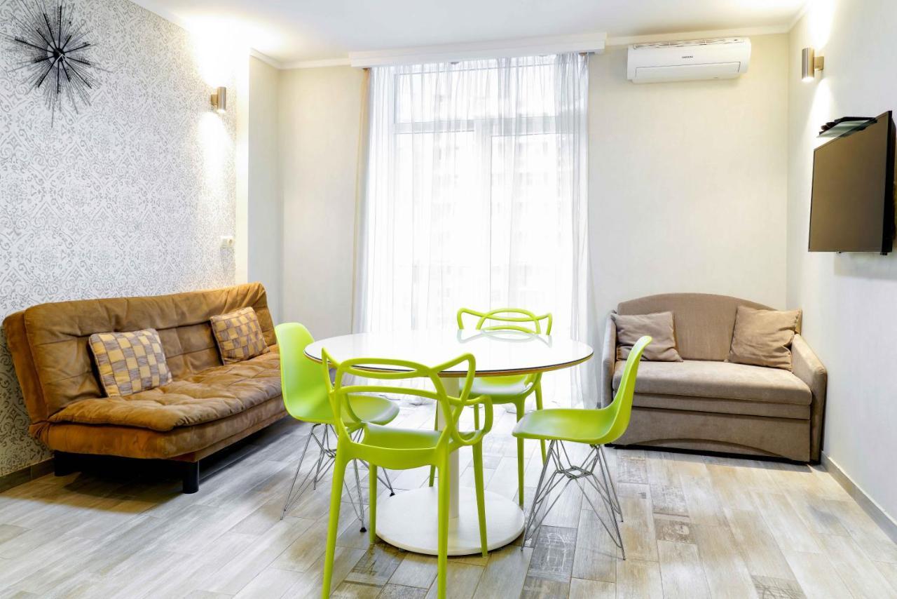 Holiday Lux Sea Towers Batumi Esterno foto