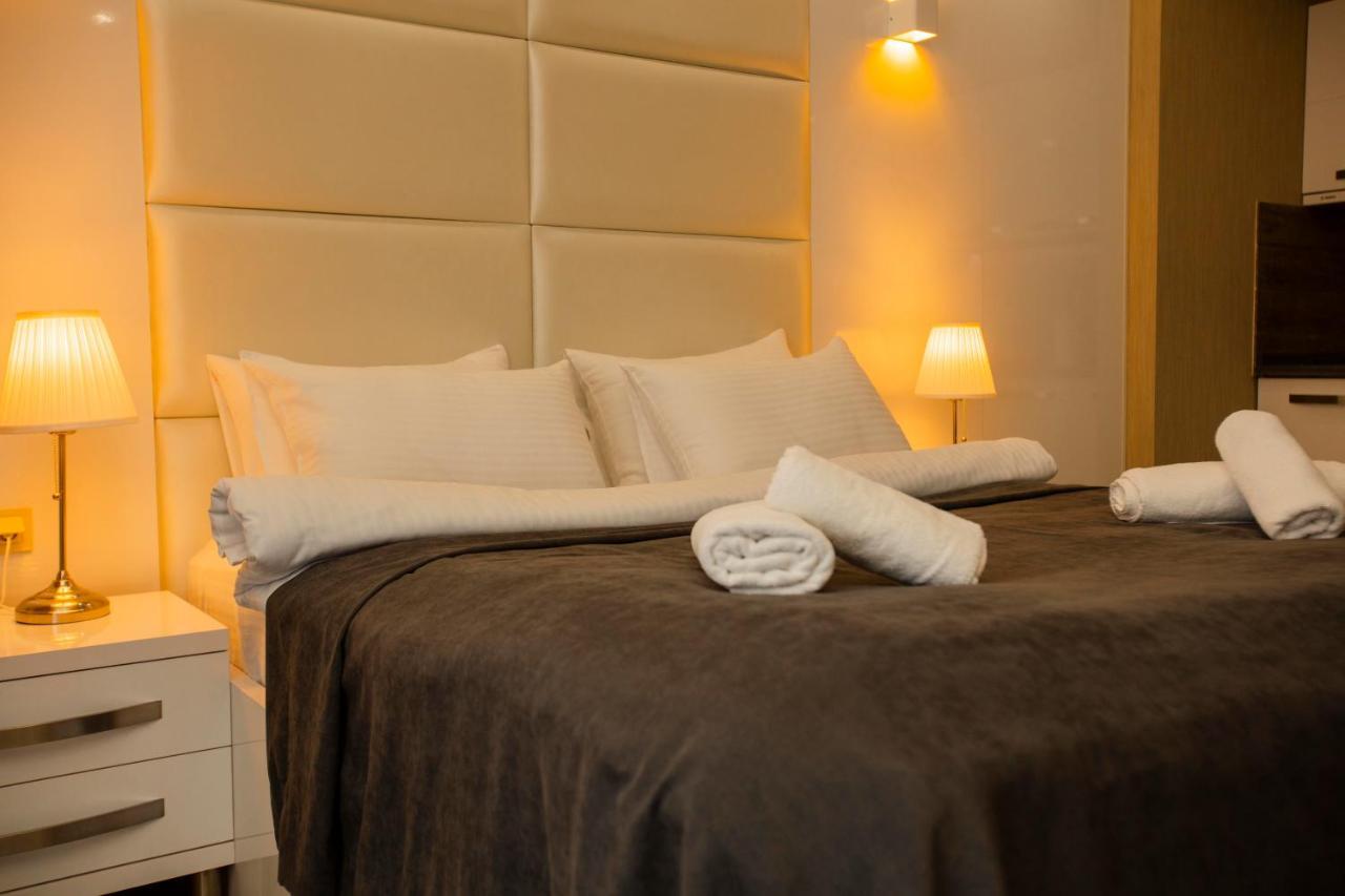 Holiday Lux Sea Towers Batumi Esterno foto