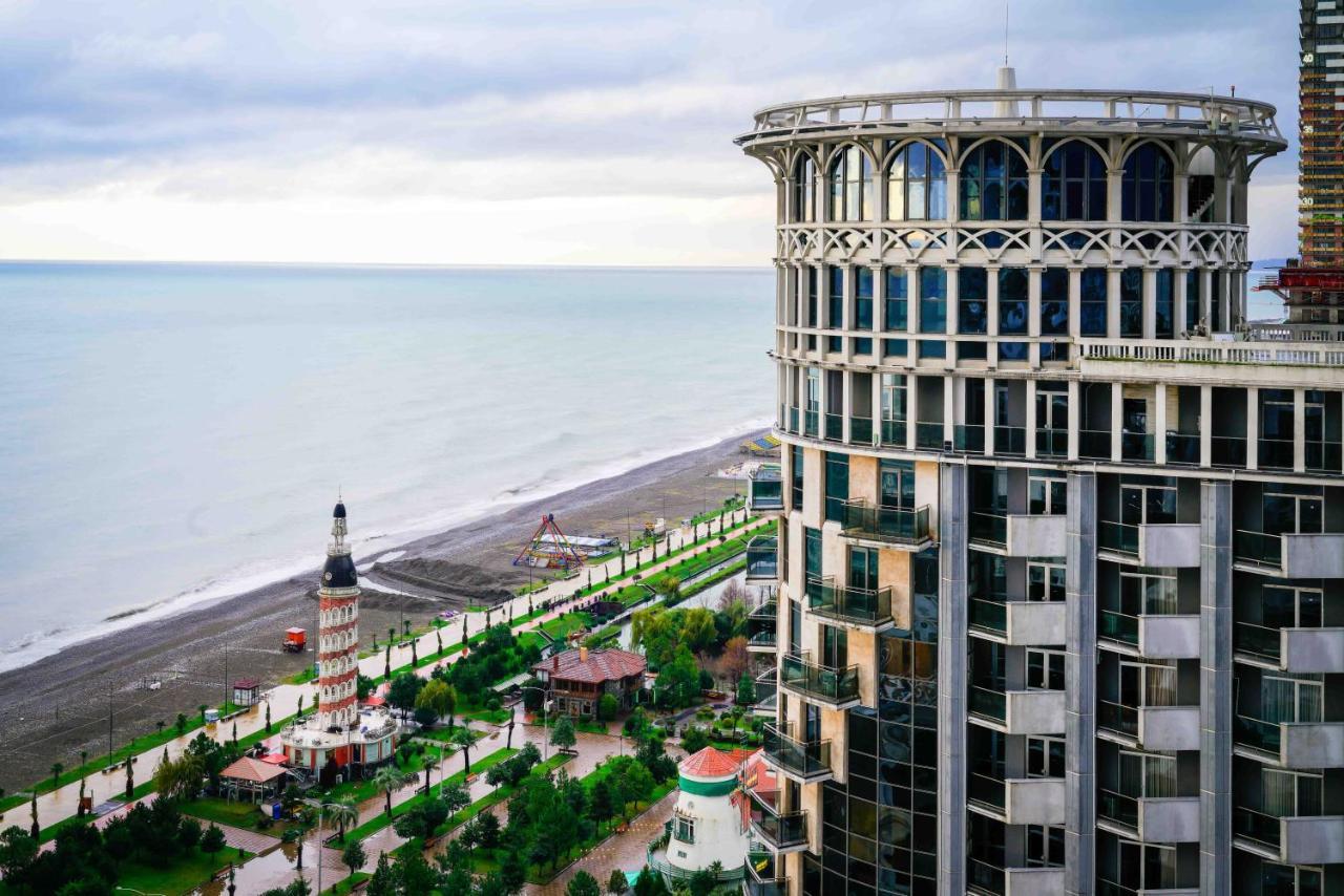 Holiday Lux Sea Towers Batumi Esterno foto