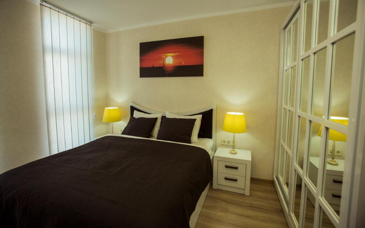 Holiday Lux Sea Towers Batumi Esterno foto